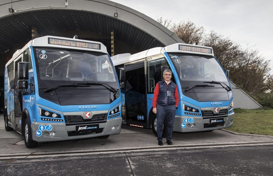 KARSAN'A IKI ÖDÜL BIRDEN!